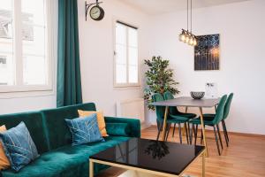 a living room with a green couch and a table at Perfect for 4 guests! Kitchen, free Parking, Netflix, 2 Beds in Wuppertal