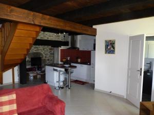 Gallery image of Gîte de France à Sarroux - St Julien 3 épis - Gîte de France 8 personnes MAE-0134 in Sarroux +9 photos