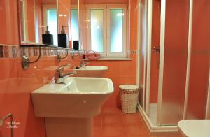 Koupelna v ubytování Apartamentos Bouso