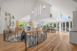 Εστιατόριο ή άλλο μέρος για φαγητό στο Luxe Coastal Estate Tennis, Beach, Firepit, View