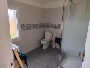 a bathroom with a toilet and a glass shower at Appartement 6 personnes au calme à 25minutes de disney in Giremoutiers +3 photos