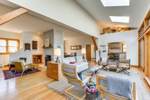 ein Wohnzimmer mit einem Sofa und einem Kamin in der Unterkunft Chic Addison Home with Fire Pit on 8 Private Acres! in Milbridge