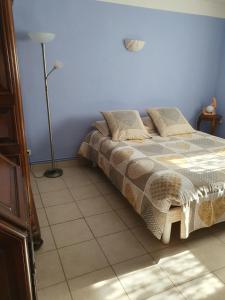 Posteľ alebo postele v izbe v ubytovaní Appartement T2 bas de villa avec jardinet au calme proche mer