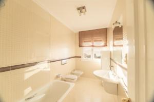 A bathroom at Apartamentos Rurales de Abelleira