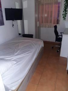 Postel nebo postele na pokoji v ubytování Maison calme dans hameau