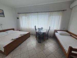 Ein Bett oder Betten in einem Zimmer der Unterkunft Apartments - Buffet 2B