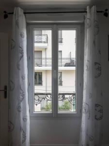 Rõdu või terrass majutusasutuses Appartement Paris La Défense Puteaux