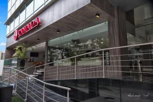 Galeriebild der Unterkunft Ramada by Wyndham Panama Via Argentina in Panama-Stadt