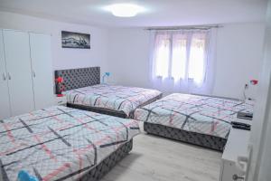 a bedroom with two twin beds and a window at Kuća Cvetković in Pirot