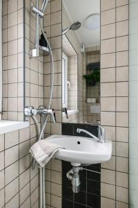 Apartment for one - white tesisinde bir banyo