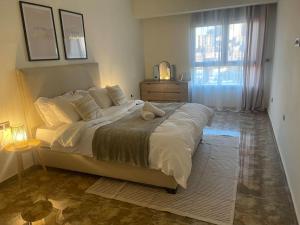 Postel nebo postele na pokoji v ubytování Luxueux appartement 2 chambres Front de mer Oran centre