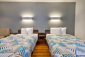 Ένα ή περισσότερα κρεβάτια σε δωμάτιο στο Studio 6 Suites Texas City, TX I 45 South