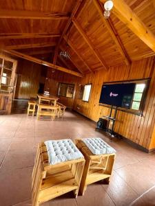 a large room with a tv and chairs and a table at Groën Chincha® Casa de Campo centrica y turistica in San Pedro +25 photos
