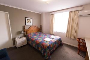 Postel nebo postele na pokoji v ubytování Chadstone Executive Motel