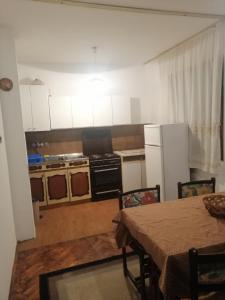 A cozinha ou cozinha compacta de Stan u Vinči
