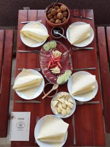 the country house内部或周边提供的食物