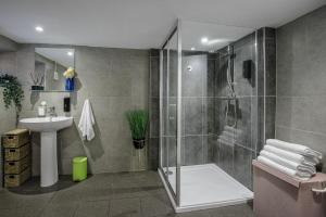 a bathroom with a shower and a sink at Blackpool Central Springfield Apartments Spacious Comfort in Blackpool
