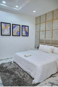 a bedroom with a large white bed in a room at Exquisite 3BR Penthouse with Waterfront Views in Lekki