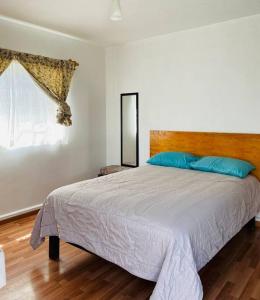 Llit o llits en una habitació de Mini Depa cerca del aeropuerto y Foro Sol.