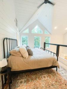 a bed in a room with a large window at the RISER - BRAND NEW Modern Cabin in Broken Bow in Broken Bow