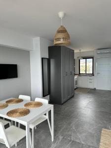 a white table and chairs in a room with a kitchen at Aloha Playa Sol y Mar in Benalmádena