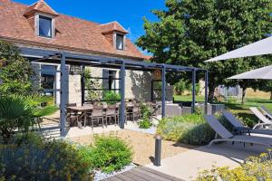 Κήπος έξω από το Charming cocoon - swimming pool & large spaces 7000 m