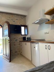 Kuchyňa alebo kuchynka v ubytovaní Papanestoras Apartments