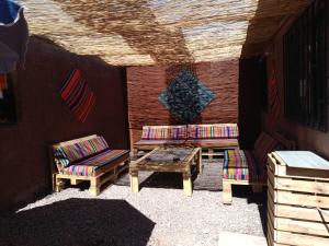 a patio with two chairs and a coffee table at Misky Wasi in San Pedro de Atacama