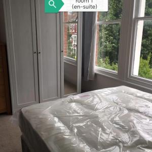Krevet ili kreveti u jedinici u objektu Spacious 3bedroom flat