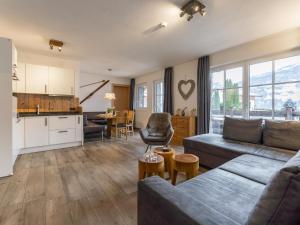 Kuchyňa alebo kuchynka v ubytovaní Luxury Tauern Suite Walchen Kaprun 1