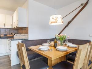 Kuchyňa alebo kuchynka v ubytovaní Luxury Tauern Suite Walchen Kaprun 1