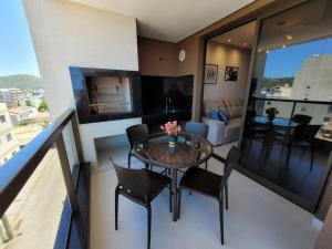 a balcony with a table and chairs in a room at Recanto Dos Girassois 408 in Bombinhas