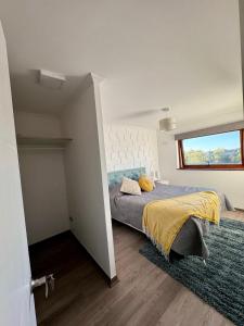 a bedroom with a bed and a large window at Confortable Dpto 2D y 2 baños in Los Ángeles