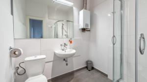 Kúpeľňa v ubytovaní Sereno Apartments + 37 fotografií