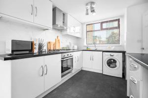 Η κουζίνα ή μικρή κουζίνα στο STYLISH-BIRMINGHAM central home