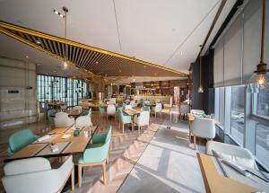 a restaurant with tables and chairs and a bar at Beijing Jingfang Building - Near Tiananmen Square and the Forbidden City,Newly opened hotel in Beijing