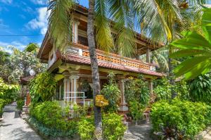 Gallery image of Paradise Palm Beach Bungalows and Dive Center in Tulamben