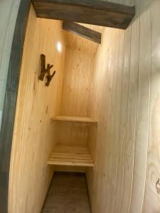 a small wooden sauna with a shelf in it at Habitación privada matrimonial, Vilches in Vilches