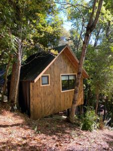 a cabin in the woods with a gambrel roof at Habitación privada matrimonial, Vilches in Vilches
