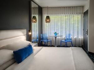 Postel nebo postele na pokoji v ubytování Jupiter Hotel