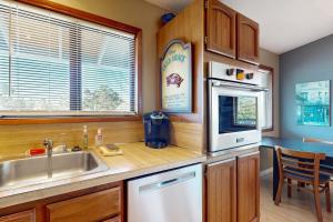 a kitchen with a sink and a microwave at Evergreen in Depoe Bay