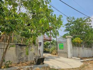 a building with a gate and a fence at SothAnna Khmer House in Phnom Penh