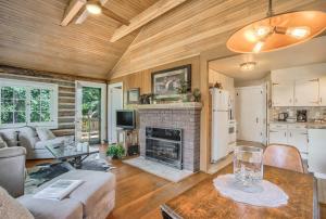 Galeriebild der Unterkunft Wine Gazebo Pikes Peak Mountain Log Cabin in Cascade-Chipita Park