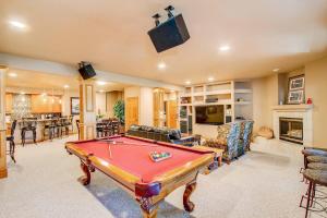 Fox Run Lux Private Suite Nature Views Aplus Spot的电视和/或娱乐中心