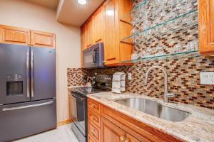 Fox Run Lux Private Suite Nature Views Aplus Spot的厨房或小厨房
