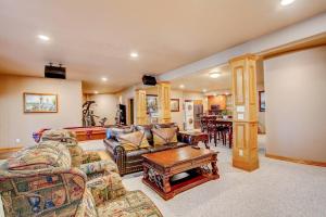 Fox Run Lux Private Suite Nature Views Aplus Spot的休息区