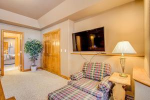 Fox Run Lux Private Suite Nature Views Aplus Spot客房内的一张或多张床位
