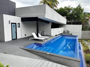 Swimmingpoolen hos eller tæt på Apt cómodo, céntrico, nuevo y lindo