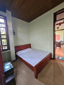 Rose Homestay Hueにあるベッド