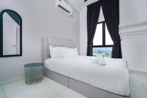 a white bedroom with a large bed and a window at Ben Cozy Executive Suite 3BR The Horizon Ipoh in Ipoh